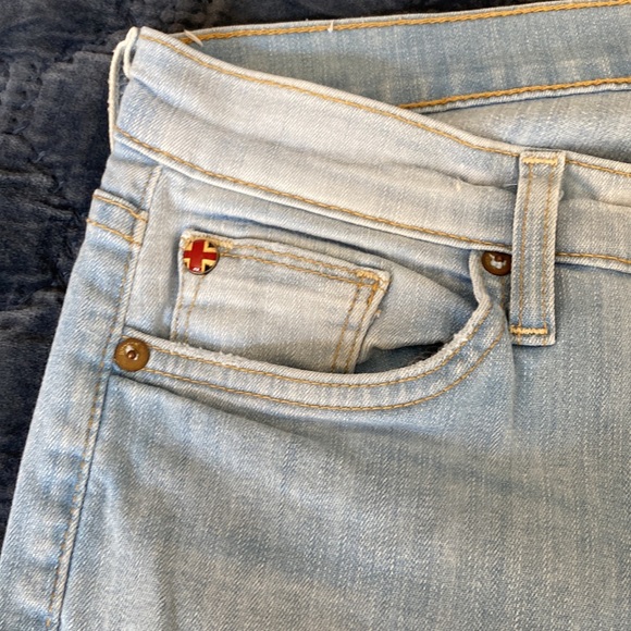 EUC Hudson Muse Crop Skinny w/5” Cuff - Picture 3 of 10